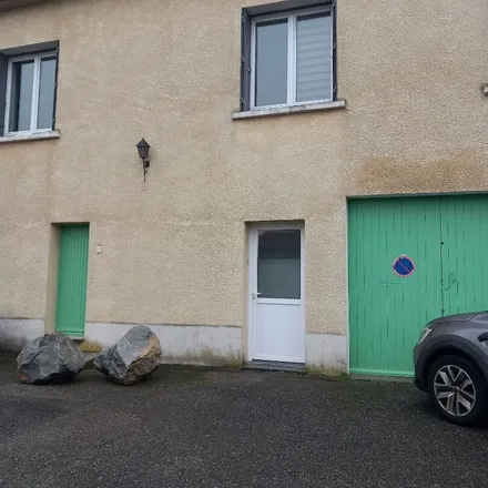 Rent this 3 bed apartment on 42 Rond Point de la Résistance in 13550 Noves, France