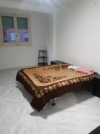 Rent this 3 bed room on Carrer de Sant Joan Bosco in 80, 46019 Valencia