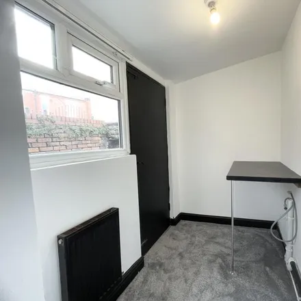 Image 9 - Welbeck Street, Manchester, M18 8GQ, United Kingdom - Townhouse for rent
