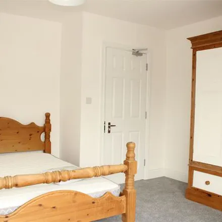 Rent this 5 bed apartment on 18 Wyndham Avenue in Exeter, EX1 2PQ