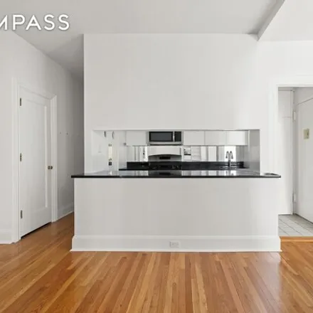 Image 6 - 106 East 61st Street, New York, NY 10065, USA - Condo for rent