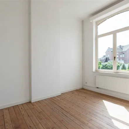 Rent this 3 bed apartment on Koningin Astridstraat 6 in 3800 Sint-Truiden, Belgium