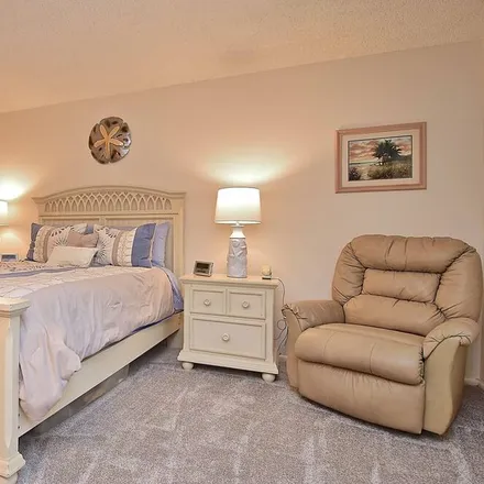 Rent this 1 bed condo on Siesta Key Cir in Sarasota, FL