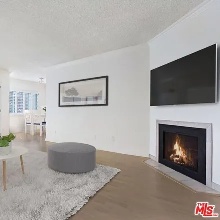 Rent this 2 bed apartment on 10th Court in Santa Monica, CA 90401