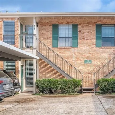 Buy this 2 bed condo on 4053 Childress Street in Houston, TX 77005