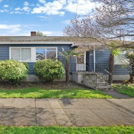Buy this 4 bed house on 5210 Southeast Francis Street in Portland, OR 97206