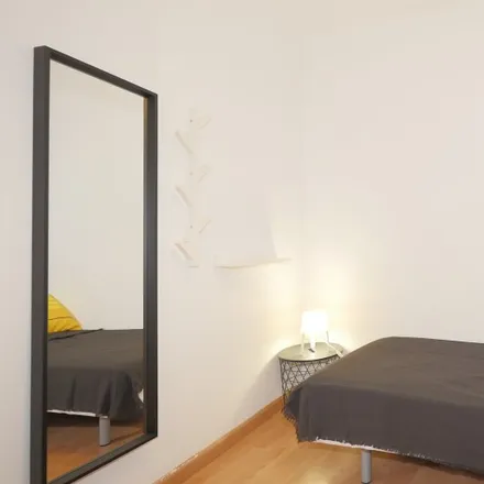 Rent this 5 bed room on Carrer de Trinxant in 136I, 08041 Barcelona