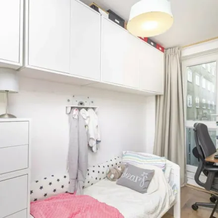 Image 1 - Dagnall Street, London, SW11 4LH, United Kingdom - Apartment for rent