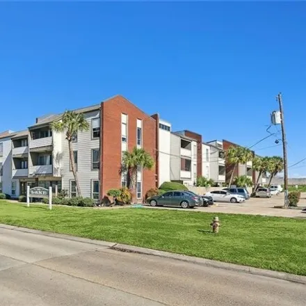 Buy this 1 bed condo on 1161 Lake Avenue in Metairie, LA 70005