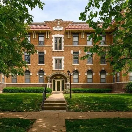 Buy this 2 bed condo on 463 Clara Avenue in St. Louis, MO 63112