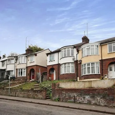 Buy this 3 bed house on Farley Hill in Luton, LU1 5EE