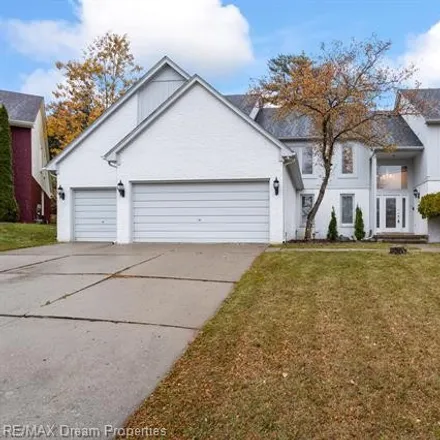 Buy this 4 bed house on 5324 Marlwood Court in West Bloomfield Township, MI 48323