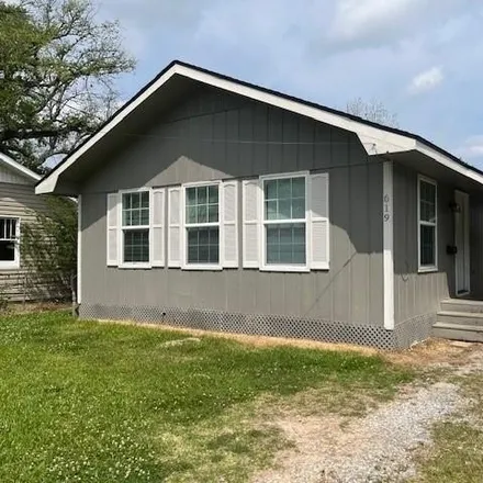 Buy this 2 bed house on 681 18th Street in Lake Charles, LA 70601