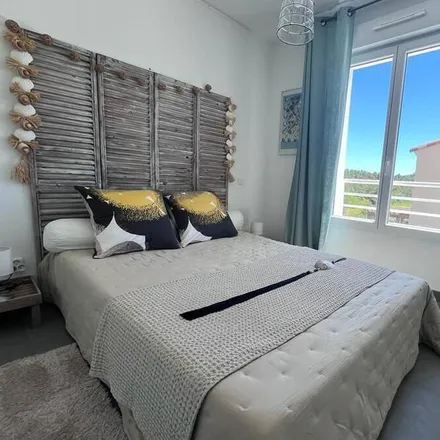 Rent this 2 bed house on 34980 Saint-Clément-de-Rivière