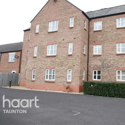 Rent this 1 bed apartment on 73 Winters Field in Taunton, TA1 1PY