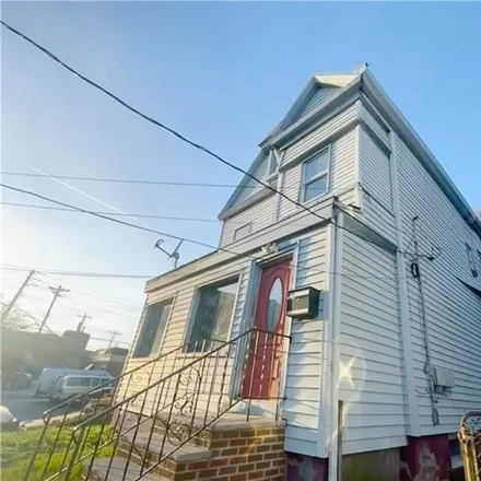 Image 2 - 1052 McLean Avenue - East 240th Street, City of Yonkers, NY 10704, USA - House for sale