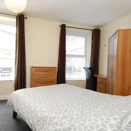 Image 3 - The Woodside, Park Terrace, Plymouth, PL4 8DG, United Kingdom - Apartment for rent
