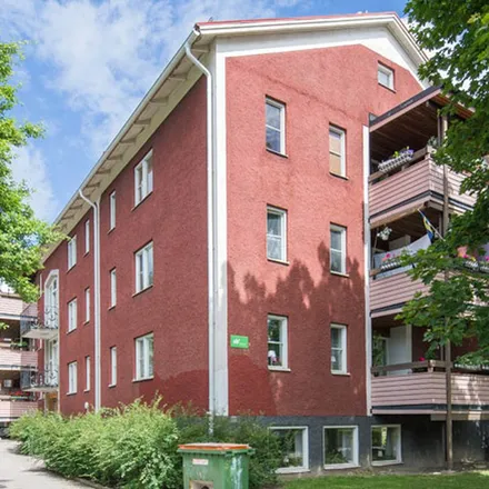 Rent this 3 bed apartment on Prästkragegatan 6D in 722 25 Västerås, Sweden
