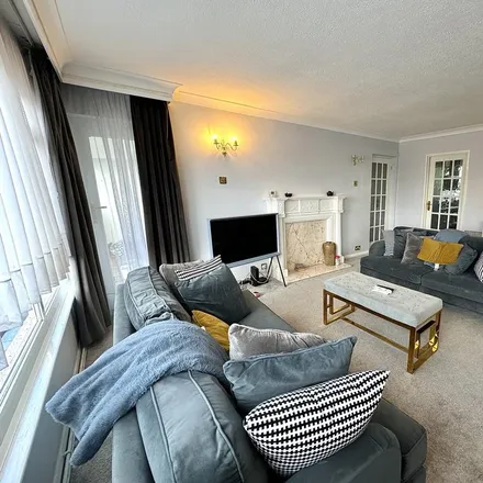 Rent this 2 bed apartment on St. Winifred's Close in Grange Hill, Chigwell