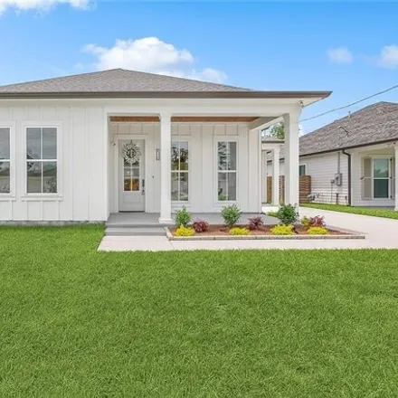 Buy this 4 bed house on 2401 Iowa Avenue in Kenner, LA 70062