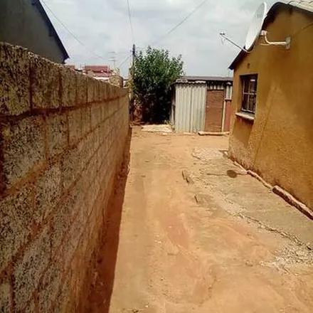 Image 3 - Mapengo Street, Mofolo, Soweto, 1801, South Africa - Apartment for rent