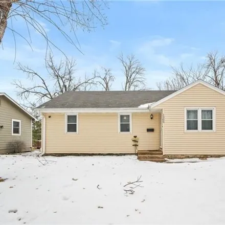 Buy this 4 bed house on 1309 Mccormick St in Des Moines, Iowa