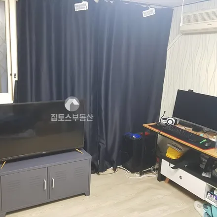 Rent this 2 bed apartment on 서울특별시 관악구 신림동 251-323