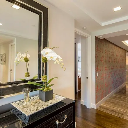 Rent this 5 bed apartment on HearUSA in 1212 5th Avenue, New York