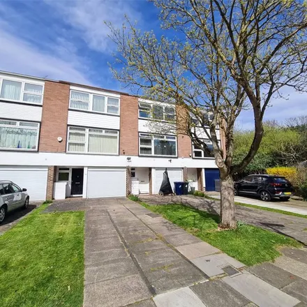 Rent this 4 bed townhouse on Augusta Walk in London, W5 2QU