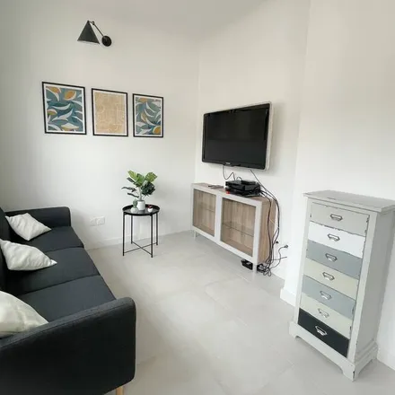 Rent this 2 bed apartment on 62100 Calais