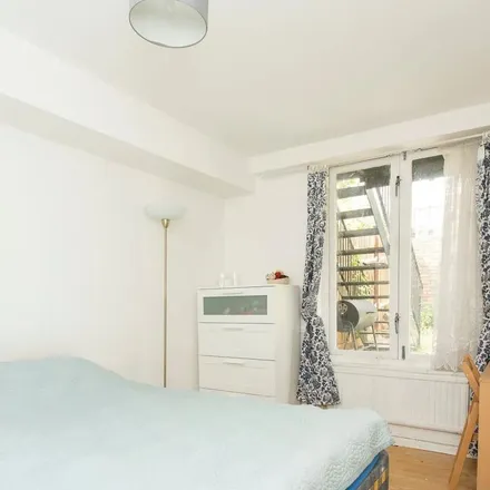 Rent this 1 bed apartment on 53-100 Powis Square in London, W11 2AX