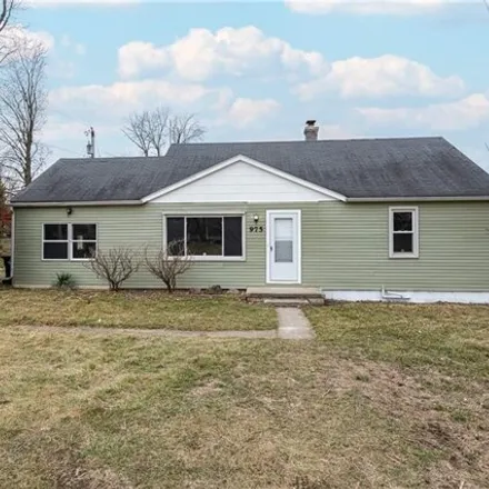 Buy this 3 bed house on 965 South Linden Avenue in Miamisburg, OH 45342