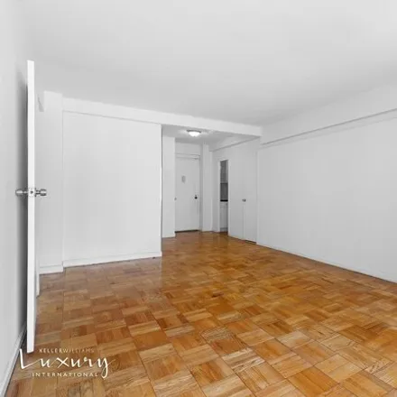 Image 5 - 333 East 46th Street, New York, NY 10017, USA - Condo for rent