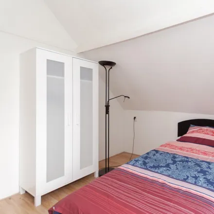 Rent this 4 bed room on Honingerdijk 95A in 3063 AL Rotterdam, Netherlands