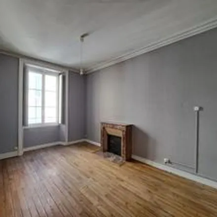Rent this 5 bed apartment on 4 Rue Dugommier in 44000 Nantes, France