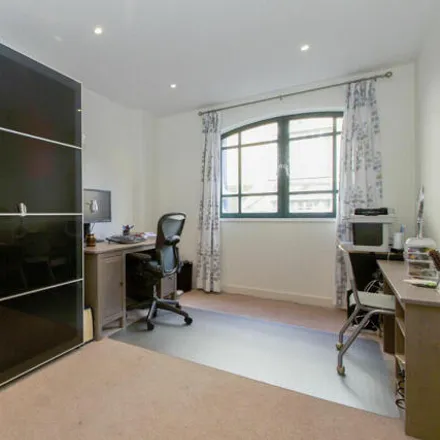 Image 6 - Butlers and Colonial Wharf, Shad Thames, London, SE1 2YP, United Kingdom - Apartment for sale