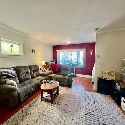 Image 4 - 189-48 45th Avenue, New York, NY 11358, USA - House for sale