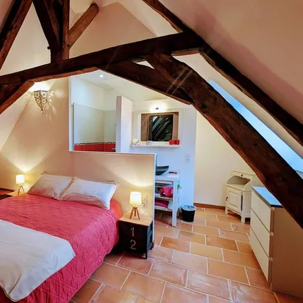 Rent this 4 bed townhouse on L'Hôtellerie in Chemin Rural des Épourneaux à Cléré-du-Bois, 36700 Cléré-du-Bois