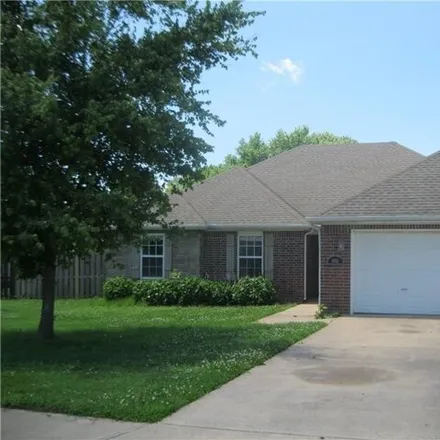 Rent this 3 bed house on 1001 Charles Street in Pea Ridge, AR 72751