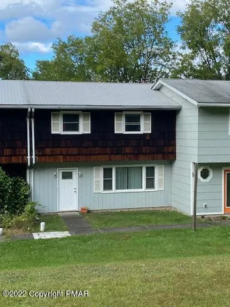 Rent this 3 bed townhouse on 695 Village Edge Drive in Chestnuthill Township, PA 18322