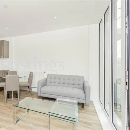 Image 7 - Barclays, Plumstead Road, London, SE18 6FL, United Kingdom - Apartment for rent