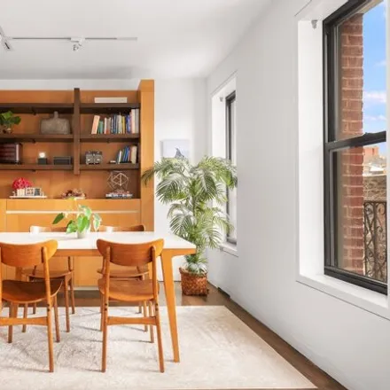 Image 4 - 340 West 19th Street, New York, NY 10011, USA - Townhouse for sale