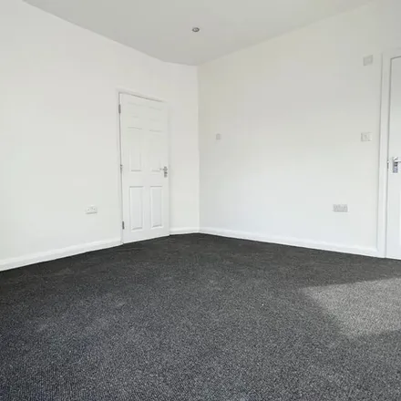 Image 5 - Trelawney Road, London, IG6 2NJ, United Kingdom - Apartment for rent