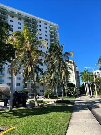 Rent this 3 bed apartment on Ocean View Building B in 19380 Collins Avenue, Golden Shores