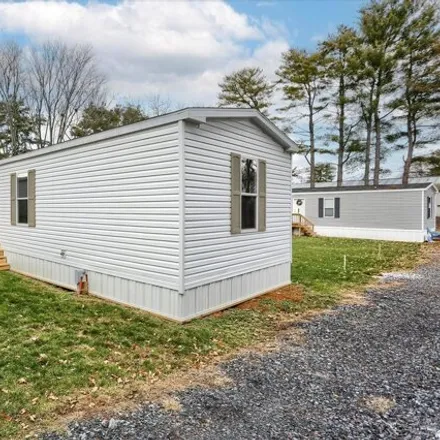 Buy this studio apartment on 36 Sinclair Road in Valley Stream Estates, Cumberland County
