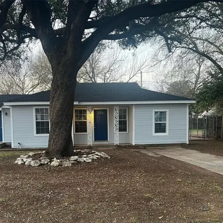 Rent this 3 bed house on 5543 James Drive in River Oaks, Tarrant County