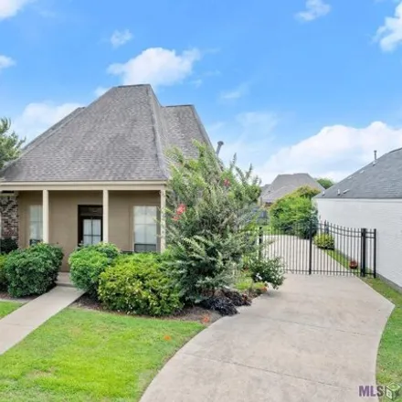 Buy this 3 bed house on 2201 Hillrose Avenue in East Baton Rouge Parish, LA 70810