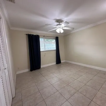 Image 3 - 1680 Northeast 34th Lane, Coral Woods, Oakland Park, FL 33334, USA - House for rent