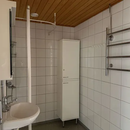 Rent this 3 bed apartment on Rautkalliontie 1 in 01360 Vantaa, Finland