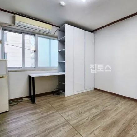 Rent this studio apartment on 서울특별시 관악구 봉천동 1609-4
